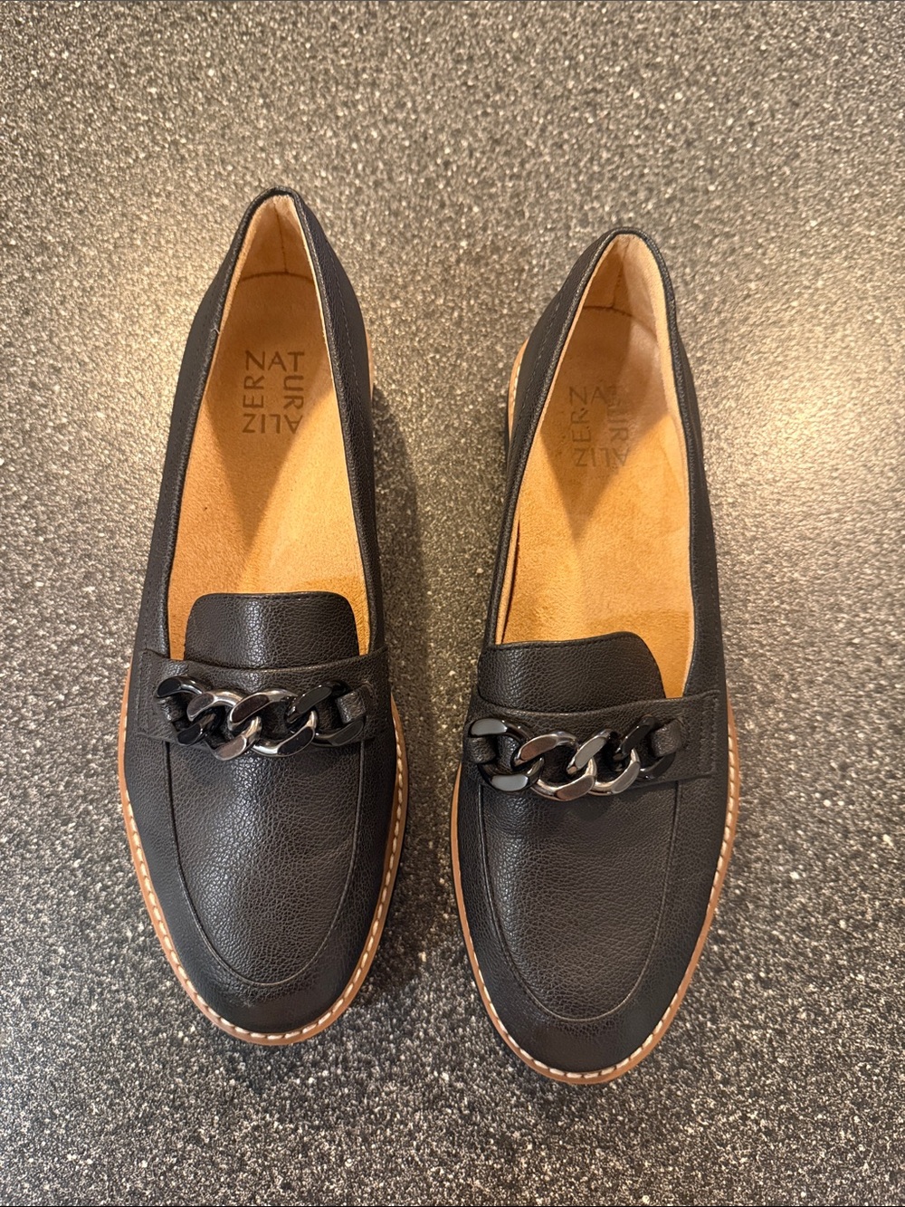 Like New Naturalizer Black Leather Chain-Trim Loafers - size 8.5